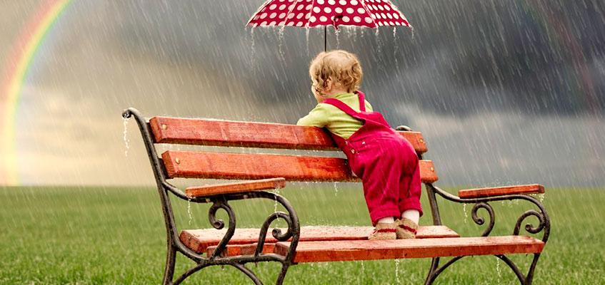Ребенок под дождем